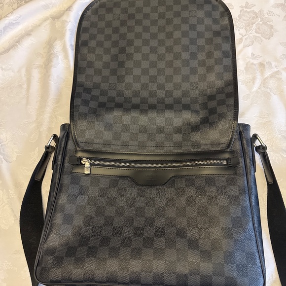 Authentic Louis Vuitton Graphite Damier District MM Cross Body Bag - Picture 13 of 16